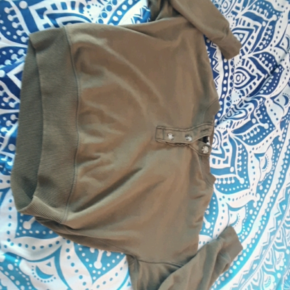 American eagle crew neck